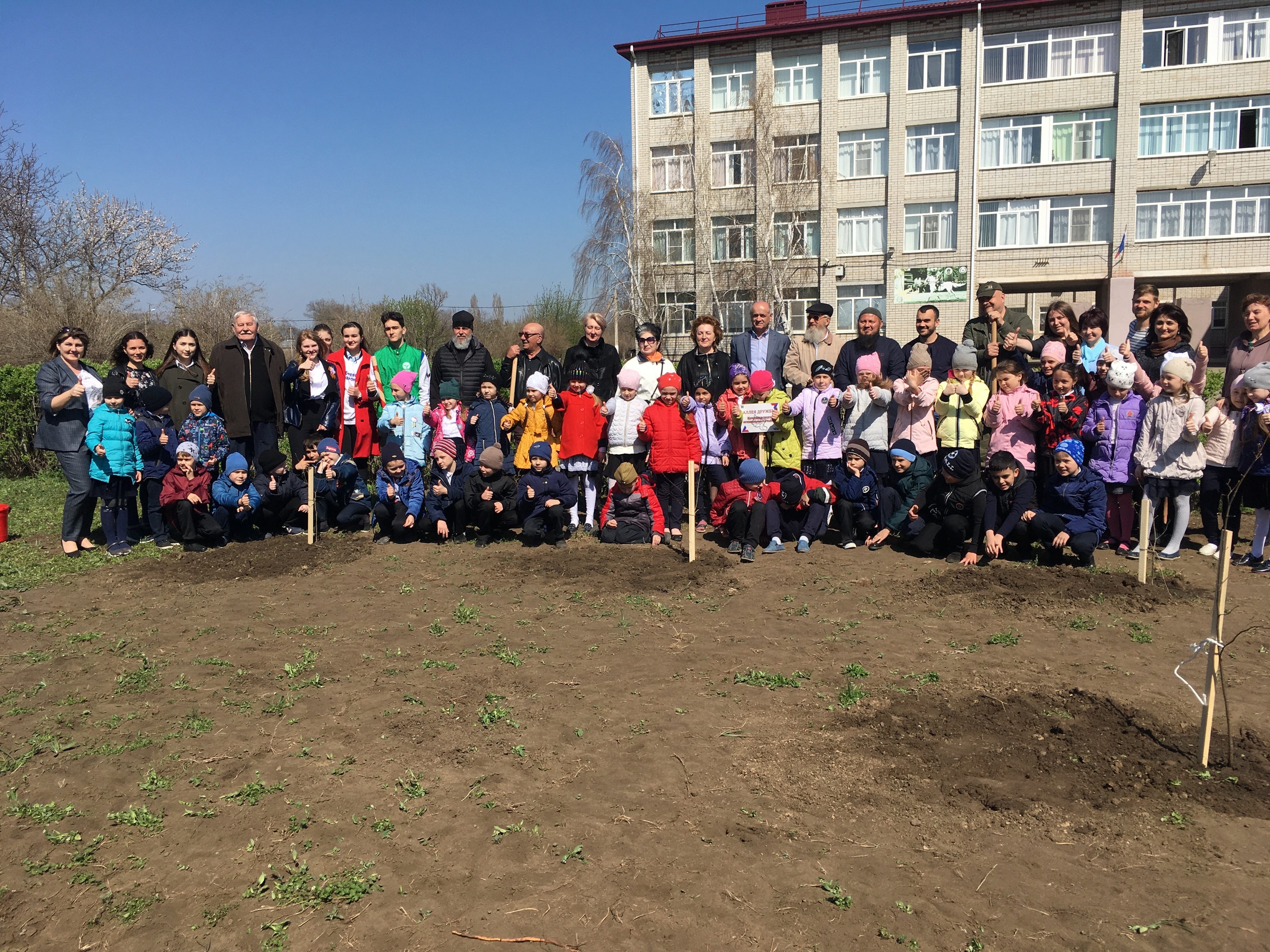 Студенты факультета экологии и ландшафтной архитектуры принимают участие в акциях по высадке деревьев в муниципальных районах Ставропольского края. 