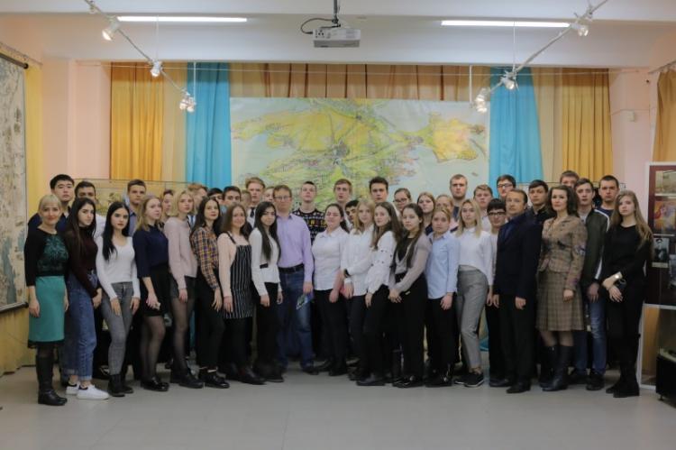 Students visited the exhibition "Crimean Spring of Russia"