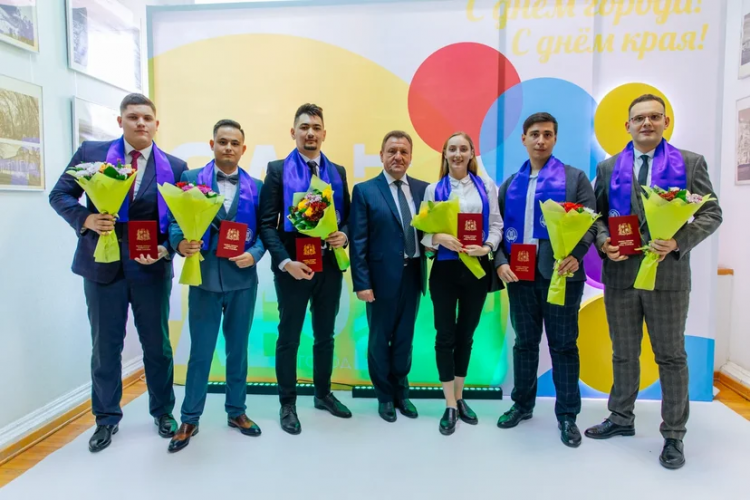 Solemn ceremony of presenting personal scholarships from the head of the city of Stavropol