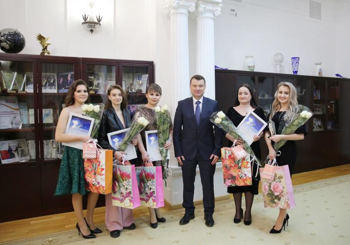 Employees and students of the Stavropol State Agrarian University, who adequately represented the university at the “Woman of the Year” competition, were congratulated by the acting rector Valentin Sergeevich Skripkin