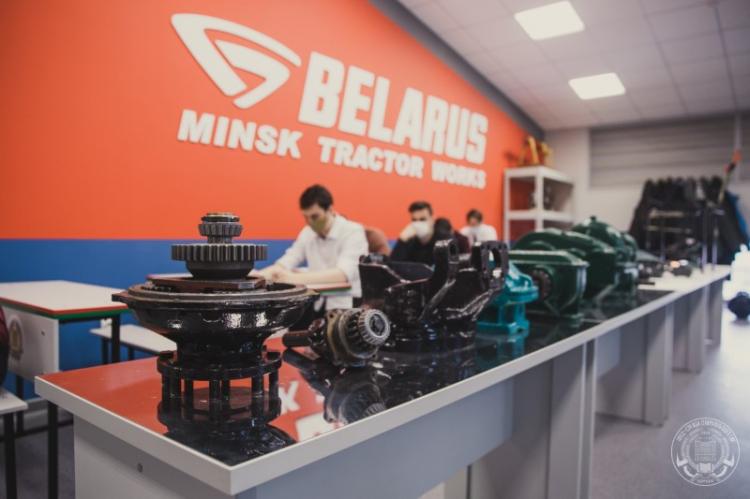 Visit to the Faculty of Agricultural Mechanization of the delegation of representatives of the leading manufacturers of modern diesel engines among the CIS countries