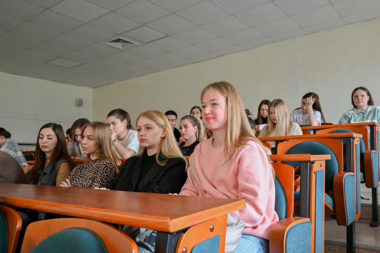 Students presented projects on vegetable milk market research, with proposals for the development of production in the Stavropol region