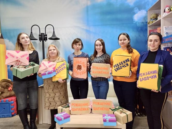 Volunteer students presented a batch of new tactile books to the library for the blind and visually impaired 