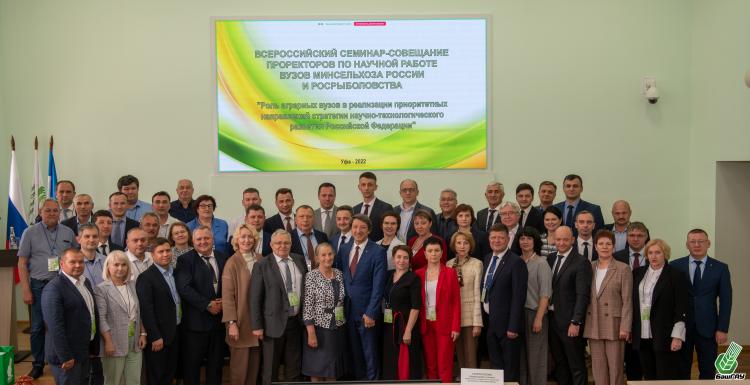 How can Russian agricultural universities change their approaches to scientific and educational activities in order to provide the country with qualified personnel and breakthrough technologies?
