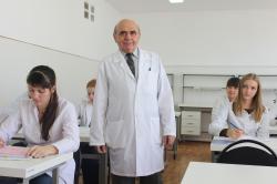  Позов проводит занятие