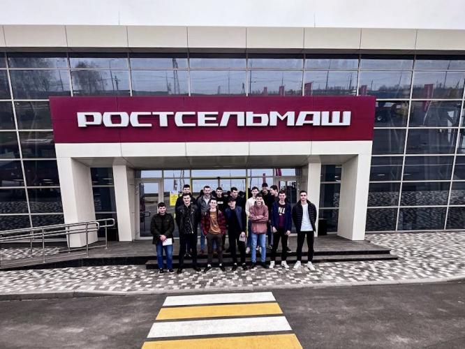 Graduate students of the Faculty of Secondary Vocational Education visited the Rostselmash company with an excursion