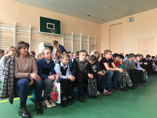 The volunteer student group "Zabota" together with the teachers visited supervised boarding schools
