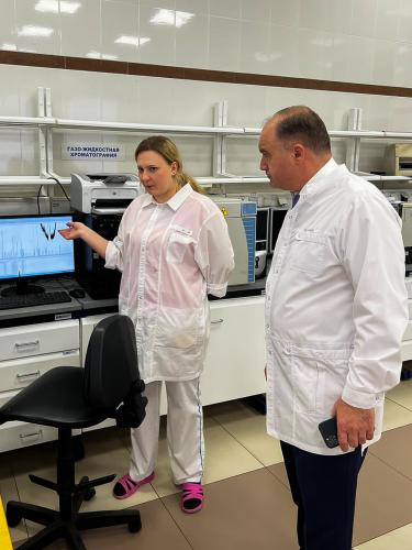 Acting Rector Vladimir Sitnikov appreciated the new equipment of the educational and scientific testing laboratory of SSAU