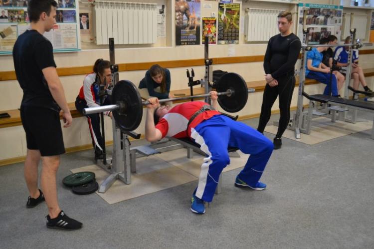 In the sports complex of the Stavropol State Agrarian University were held competitions in weightlifting among employees of the University
