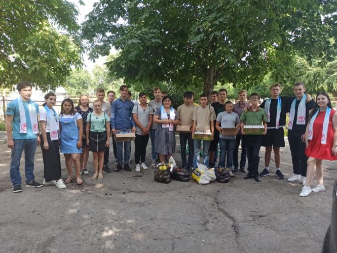 The volunteer squad "Zabota" visited friends in the Petrovsky district