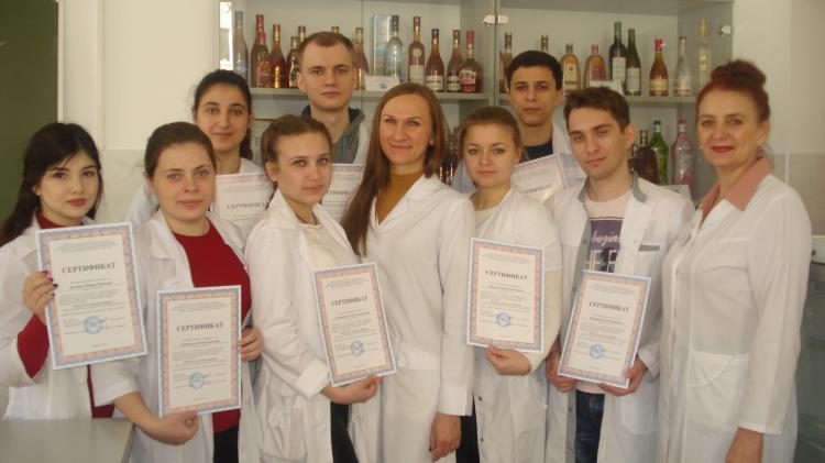 Студенты прошли обучение по программе: «Искусство титестера и бариста» и по окончанию курса получили сертификат