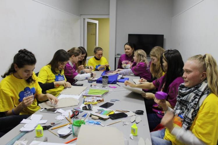 Volunteers of Stavropol State Agrarian University help visually impaired children to know the world
