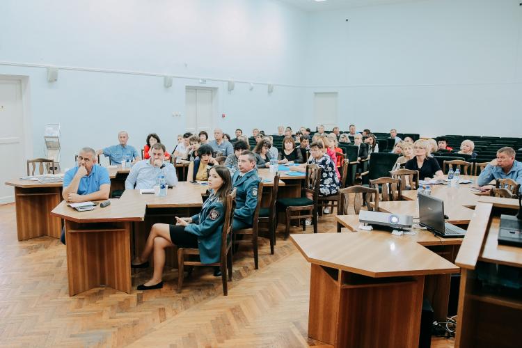Бизнес-сообществу Андроповского района рассказали  о мерах господдержки и актуальных изменениях  в законодательстве